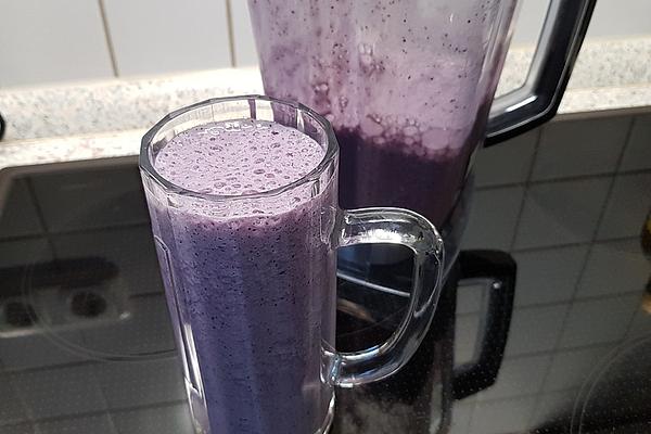 Breakfast Shake with Blueberries