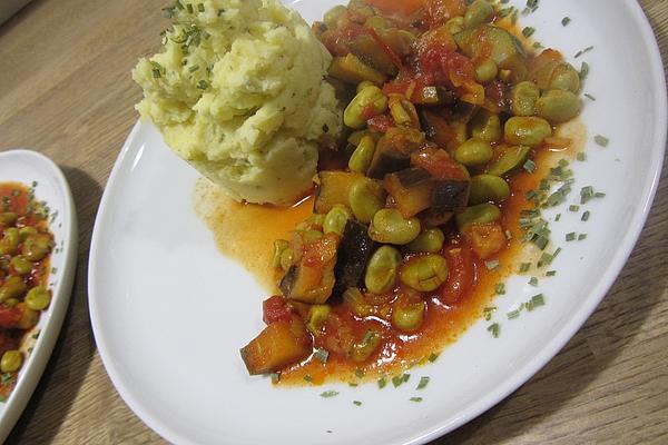 Broad Beans in Vegetable Tomato Sauce