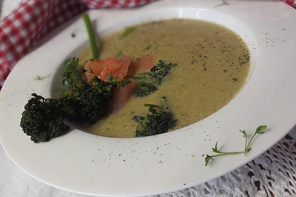 Broccoli Cream Soup with Smoked Salmon
