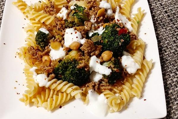 Broccoli – Minced Meat – Noodles with Yogurt