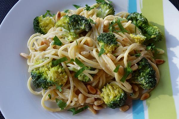 Broccoli Pasta in Gorgonzola Cheese Sauce