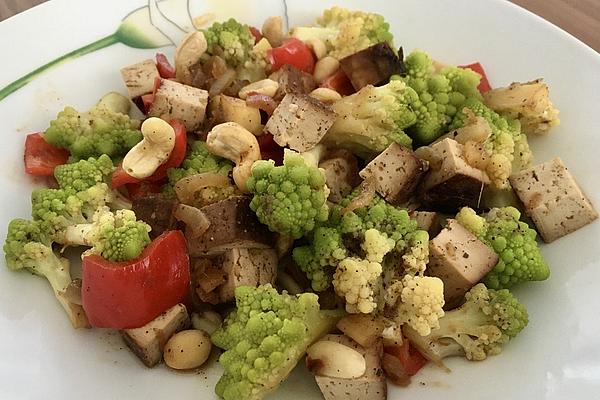 Broccoli Wok with Cashews and Tofu