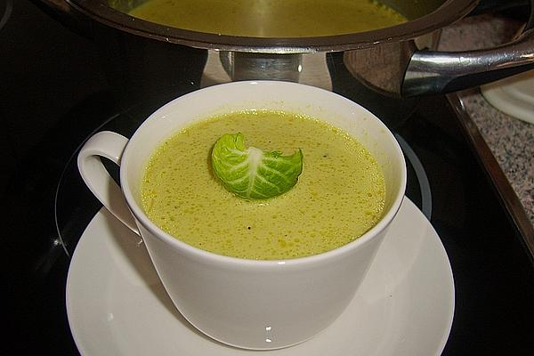 Brussels Sprouts Soup with Curry