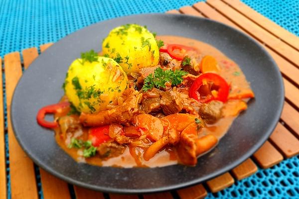 Burgundy Goulash with Mushrooms