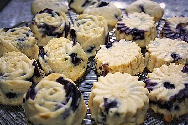 Buttermilk Muffins with Blueberries
