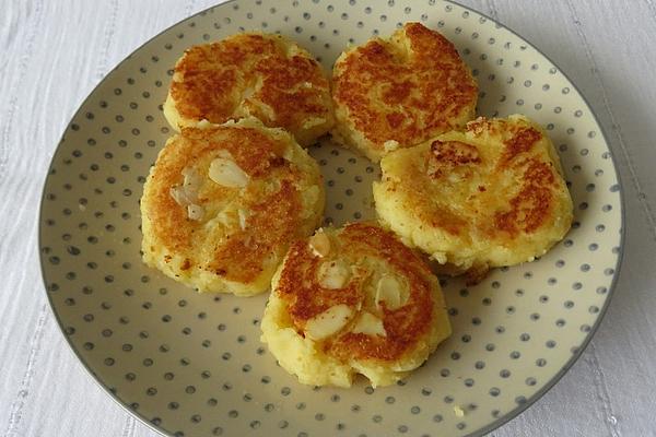 Buttermilk – Potato Patties with Bacon Crustles