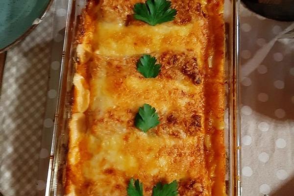 Cannelloni Filled with Minced Meat and Gratinated with Bechamel Sauce