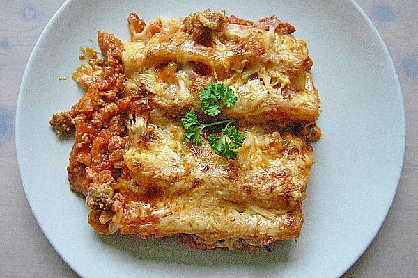 Cannelloni with Minced Meat and Ham Filling