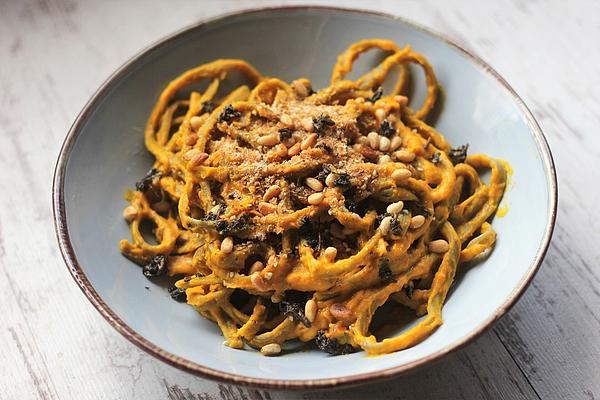 Cappellini Al Sugo Di Zucca E Salvia Con Parmiggiano Vegano All Nocciole