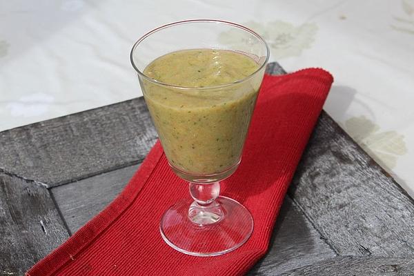 Carrot, Cucumber, Apple and Banana Smoothie with Avocado