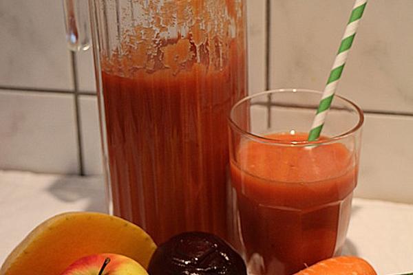 Carrot, Pumpkin, Beetroot, Cucumber, Apple and Mango Smoothie with Ginger