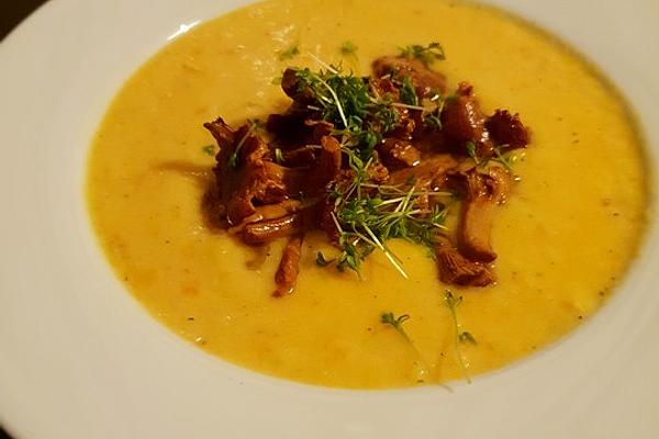 Carrots – Celery Soup with Chanterelles