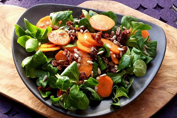 Carrots – Lamb`s Lettuce with Sunflower Seeds and Dried Tomatoes
