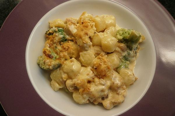 Casserole with Chicken and Broccoli, Potatoes and Bacon