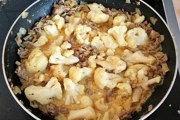 Cauliflower Curry with Minced Meat