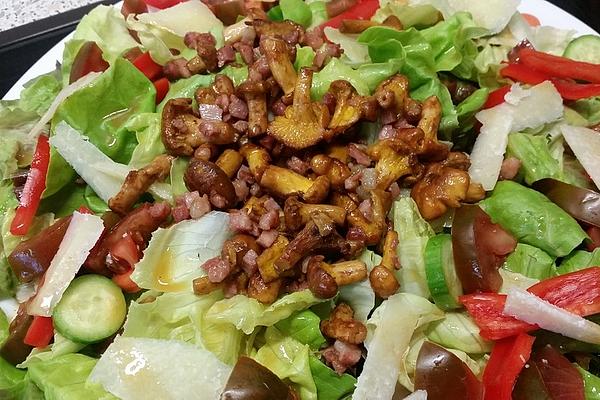 Chanterelle and Green Lettuce Salad