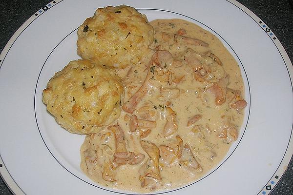 Chanterelle Goulash with Napkin Dumplings