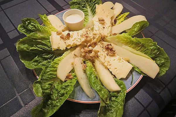Cheese – Salad with Pears and Hazelnuts