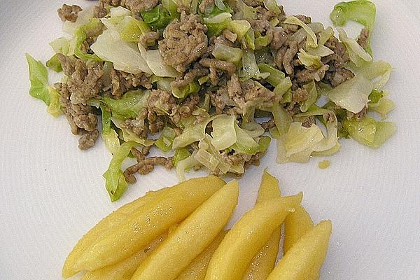 Cheese Spaetzle with Pointed Cabbage, Mushrooms and Minced Meat