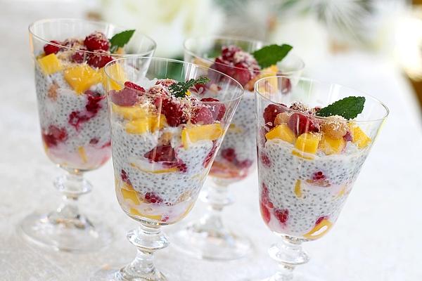Chia Pudding with Mango and Raspberries À La Gabi
