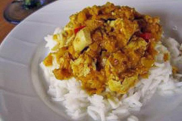 Chicken Curry with Apple and Coconut