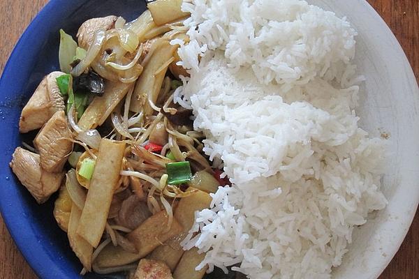 Chicken with Mung Bean Sprouts and Bamboo on Rice