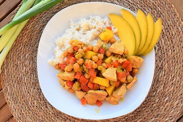 Chickpea Curry with Bell Pepper and Mango