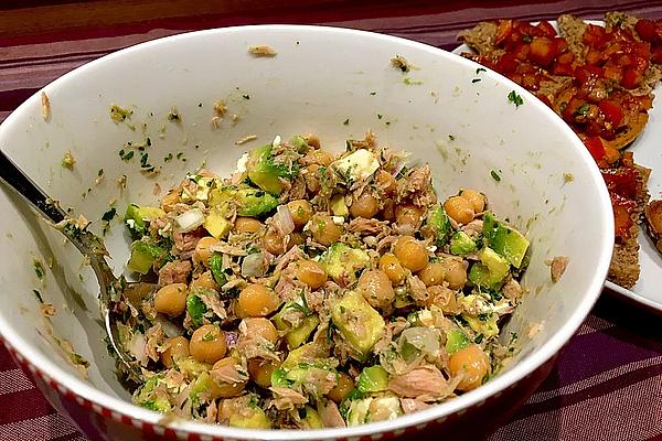 Chickpea Salad with Tuna and Feta