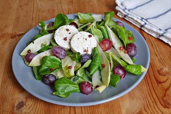 Chicory with Lamb`s Lettuce, Grapes and Fresh Goat`s Cheese