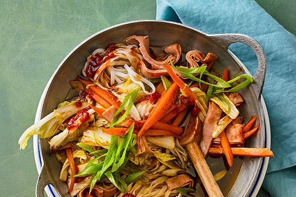 Chinese Cabbage Noodle Pan