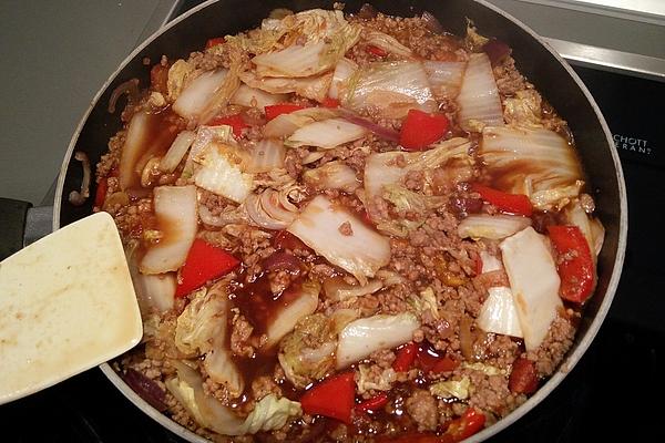 Chinese Cabbage with Minced Meat, Bell Pepper and Tomatoes