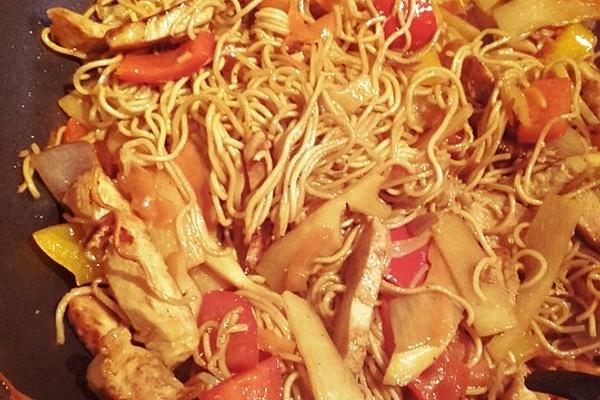 Chinese Fried Noodles with Chicken