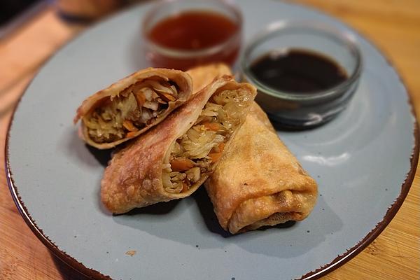 Chinese Spring Rolls (Loempia) with Sweet and Sour Sauce