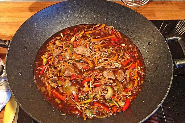 Chop Suey with Beef Fillet and Rice