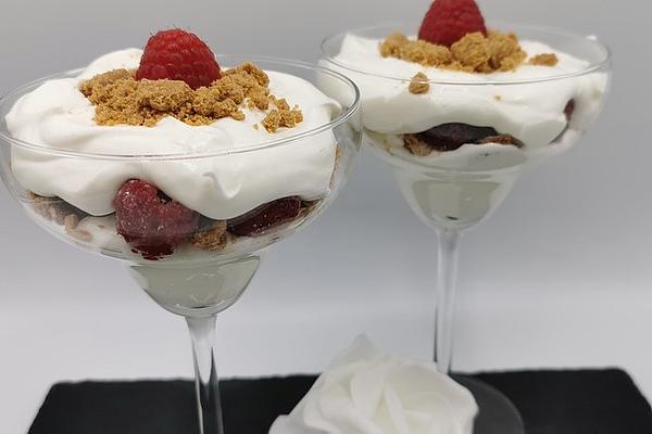 Christmas Layered Dessert with Speculoos and Raspberries