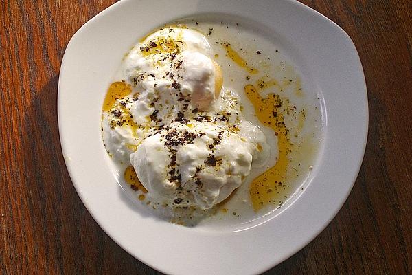 Cilbir – Poached Eggs with Yogurt