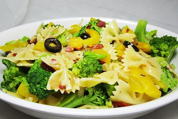 Colorful Pasta Salad with Broccoli and Bacon