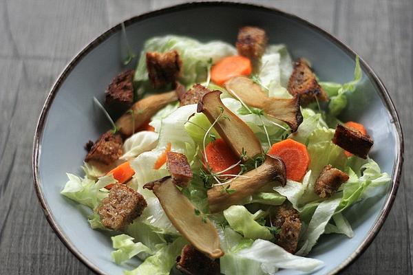 Colorful Salad with Croutons and Wild Garlic Mushrooms