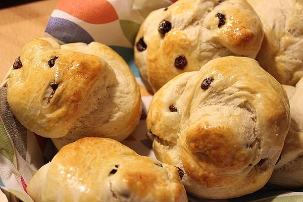 Cranberry Rolls Made from Spelled Yeast Dough