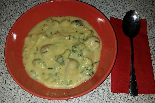 Cream Of Cauliflower Soup with Meatballs and Broccoli