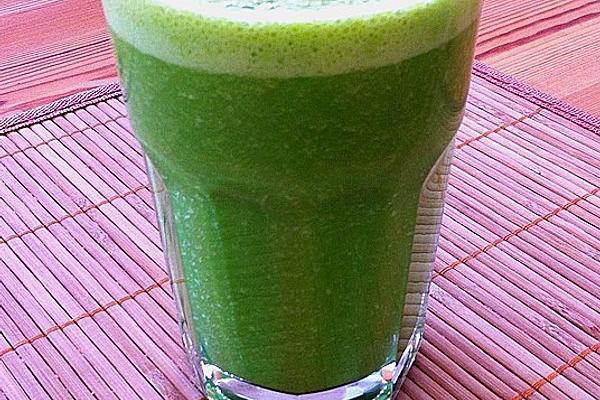 Creamy Green Smoothie for Breakfast