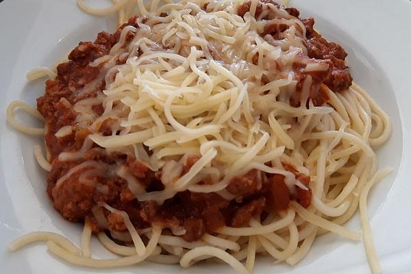 Croissant Noodles with Minced Meat and Tomato Sauce