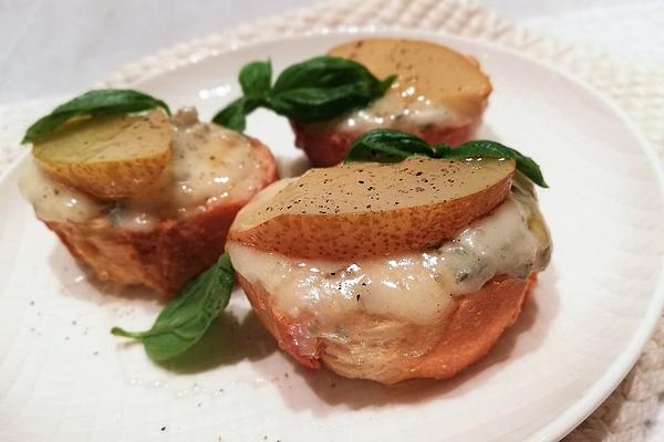 Crostini with Gorgonzola, Pear and Honey