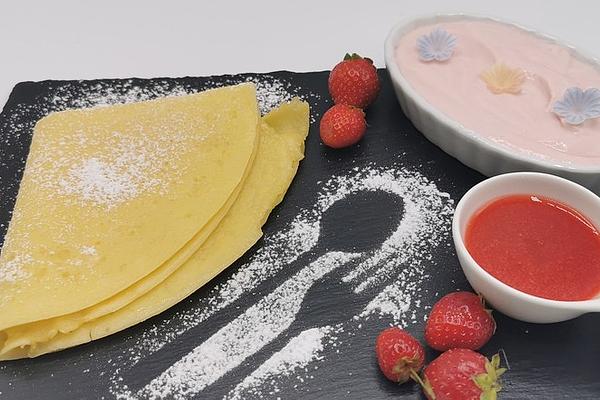 Crêpes with Strawberry Quark and Strawberry Sauce