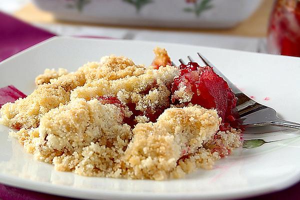 Crumble with Raspberries and Apples
