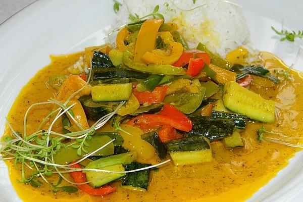 Crunchy Vegetables in Creamy Thai Curry Sauce