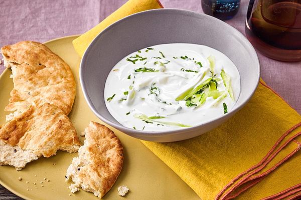 Cucumber and Mint Raita with Chapatis