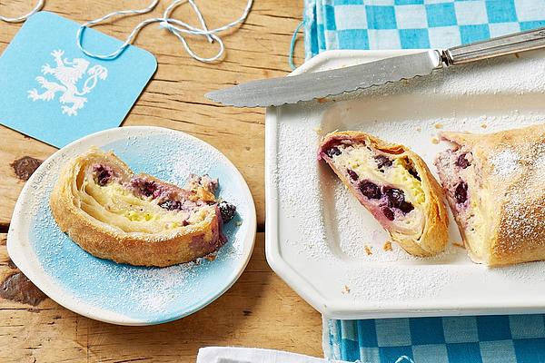 Curd Cheese – Blueberry – Strudel