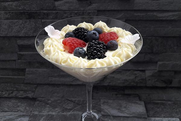 Curd Cheese Cream with Berries