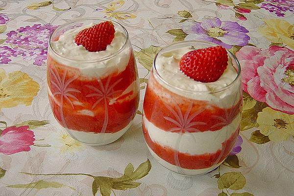 Curd Cream with Strawberry Puree
